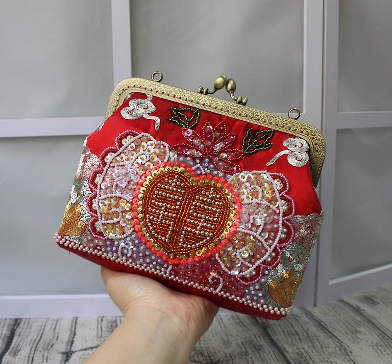 Double Happiness - Kisslog handbag with Second handed Chinese Wedding Dress  - กระเป๋าแมสเซนเจอร์ - วัสดุอื่นๆ หลากหลายสี