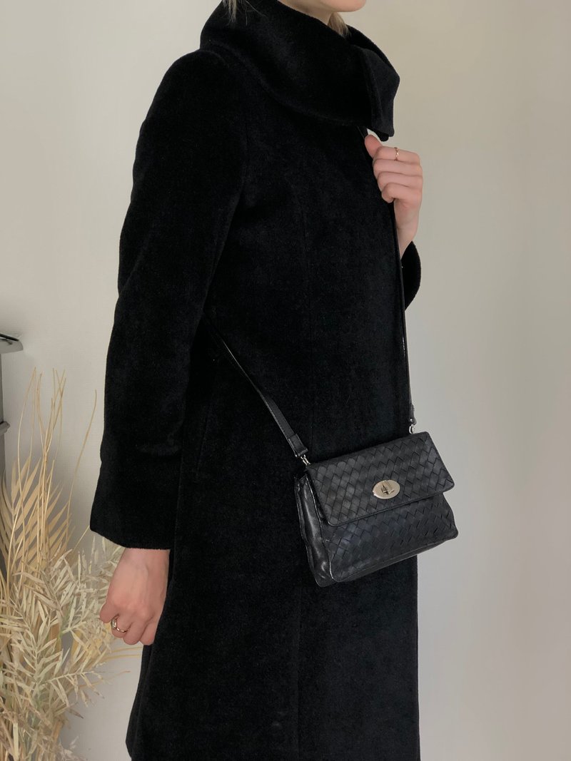 【 日本直送　名牌中古包 】Bottega Veneta ボッテガ・ヴェネタ ショルダーバッグ ブラック ターンロック レザー イントレチャート jk5whm - 側背包/斜背包 - 真皮 黑色