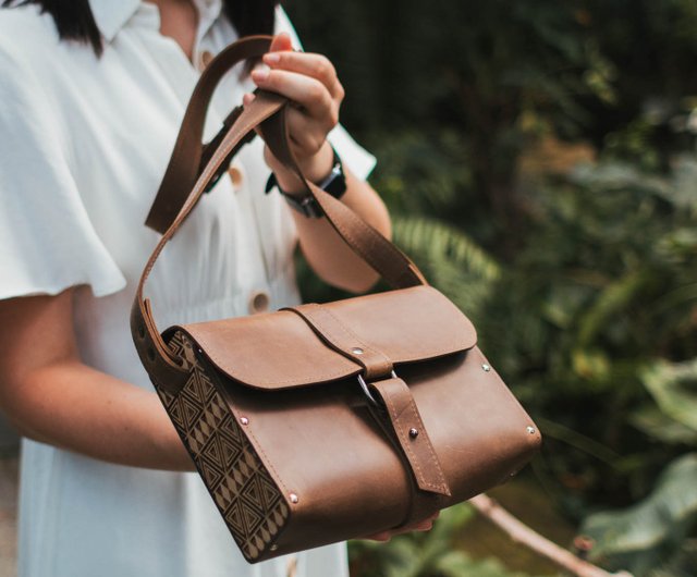 Wood and clearance leather bag