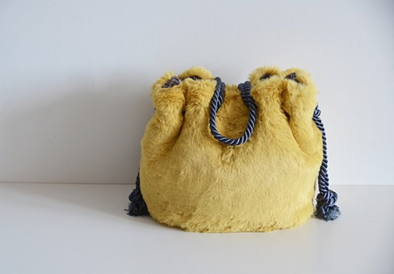 Limited Quantity! 2way Luxury Eco-Fur Marine Bag Mustard Yellow - กระเป๋าถือ - ผ้าฝ้าย/ผ้าลินิน 