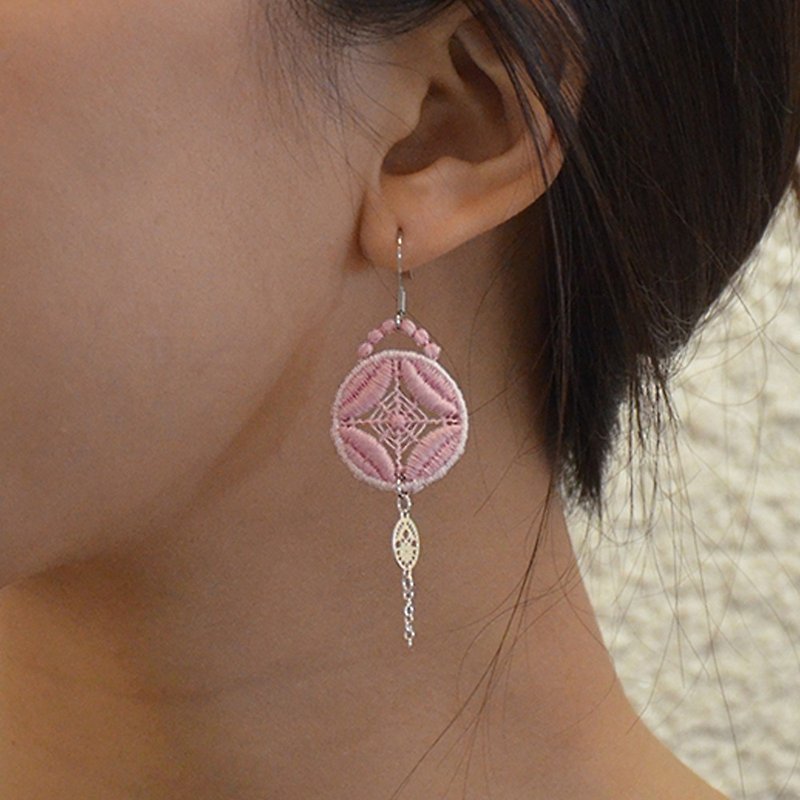 Circle embroidered earrings - ต่างหู - งานปัก สึชมพู