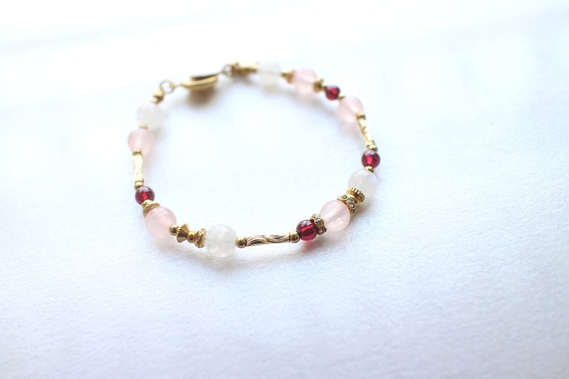 Spring moon light-Natural stones bracelet - สร้อยข้อมือ - ทองแดงทองเหลือง หลากหลายสี