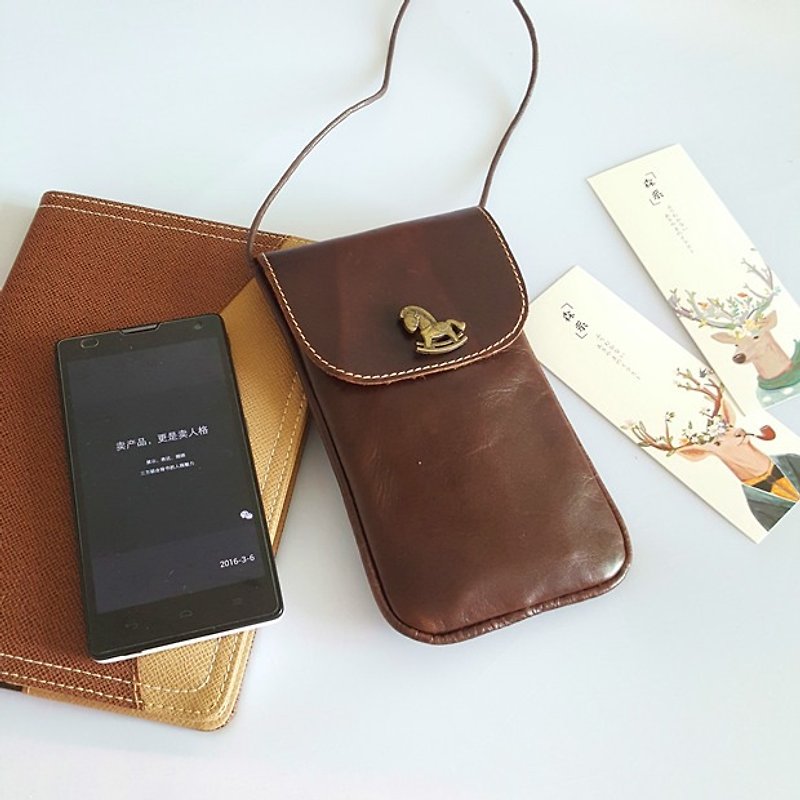 (On the new first 50% off) can be engraved phone bag mobile phone bag Messenger bag small package package genuine cowhide fried horse oil wax skin retro old iphone phone bag pony gift - กระเป๋าแมสเซนเจอร์ - หนังแท้ สีนำ้ตาล
