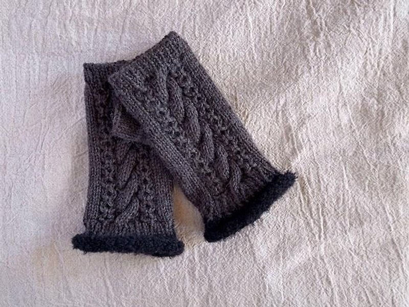 アルパカウールで編んだアラン模様の指なしミトン・チャコールグレー - 女毛衣/針織衫 - 棉．麻 灰色