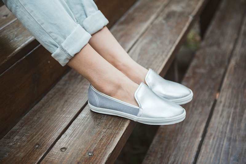 Baby Day Charm Silver WOMEN comfortable MIT children's shoes parent-child casual shoes - รองเท้าลำลองผู้หญิง - วัสดุอื่นๆ สีเทา