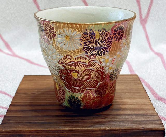 金彩装飾 脚付き陶器の椀 九谷 金彩装飾 脚付き陶器の椀 九谷 金彩装飾