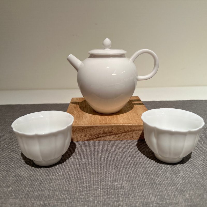 【瓷】寶瓶型潤瓷壺(一壺二杯)精緻泡茶壺 - 茶壺/茶杯/茶具 - 其他材質 白色