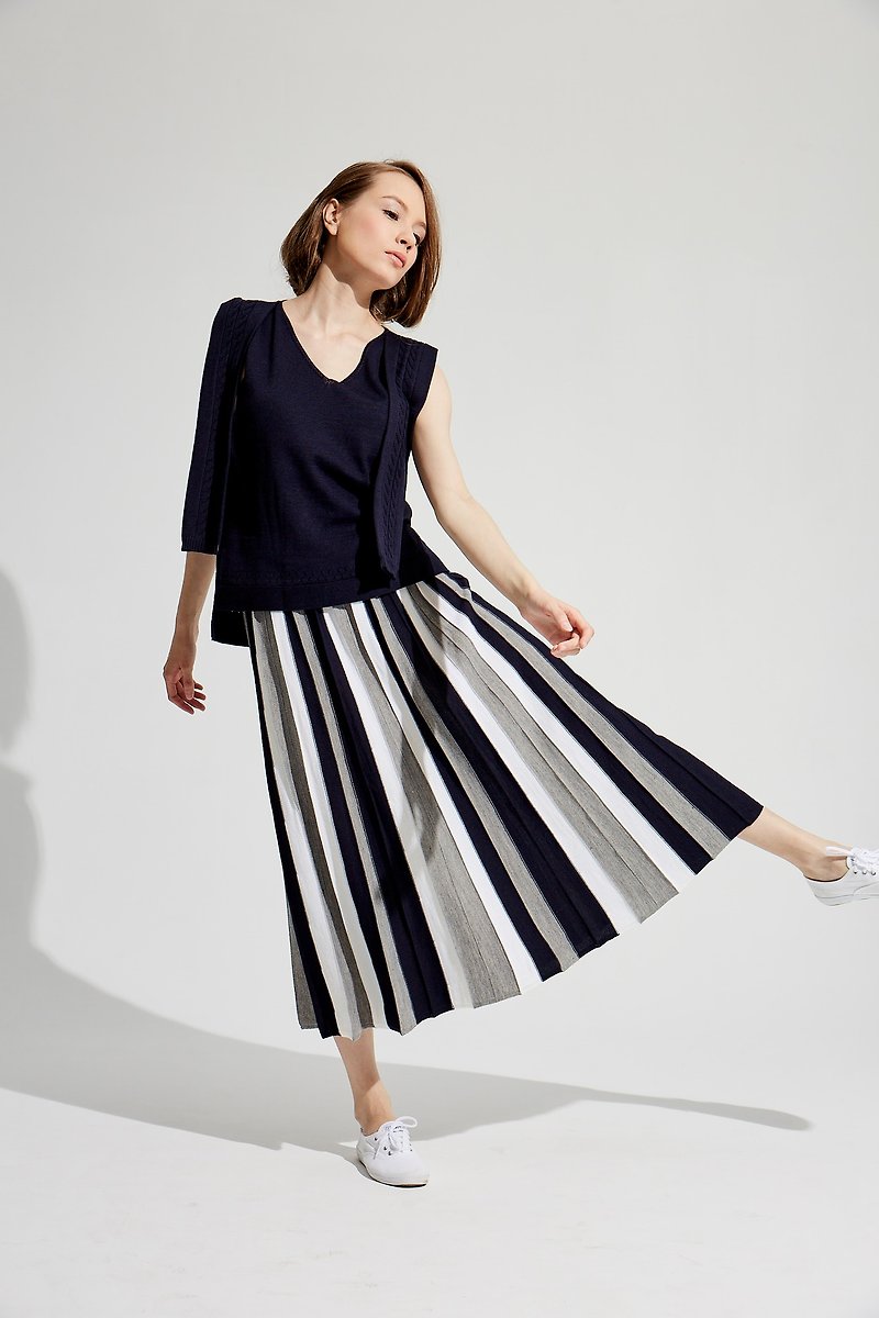 Cross-woven pleated skirt - กระโปรง - ขนแกะ 