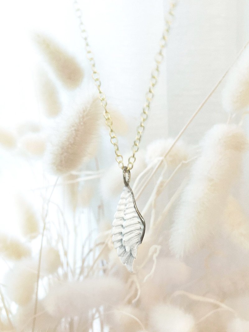 White Angel Wing Necklace in Brass. Fairy Tale Collection Available in 4 Colours - 項鍊 - 其他金屬 
