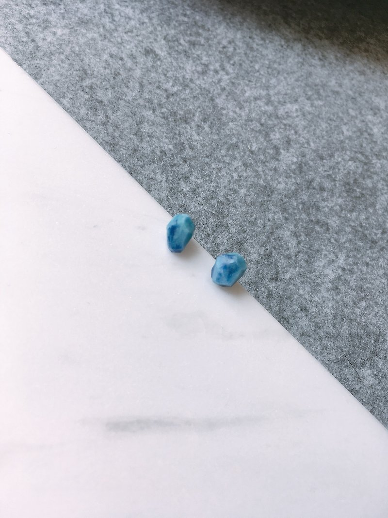 Coral Blue 幸運小石頭耳釘 - 耳環/耳夾 - 其他材質 藍色