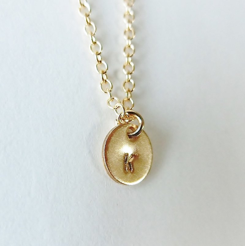 Mini initial plate necklace - สร้อยคอ - โลหะ สีทอง