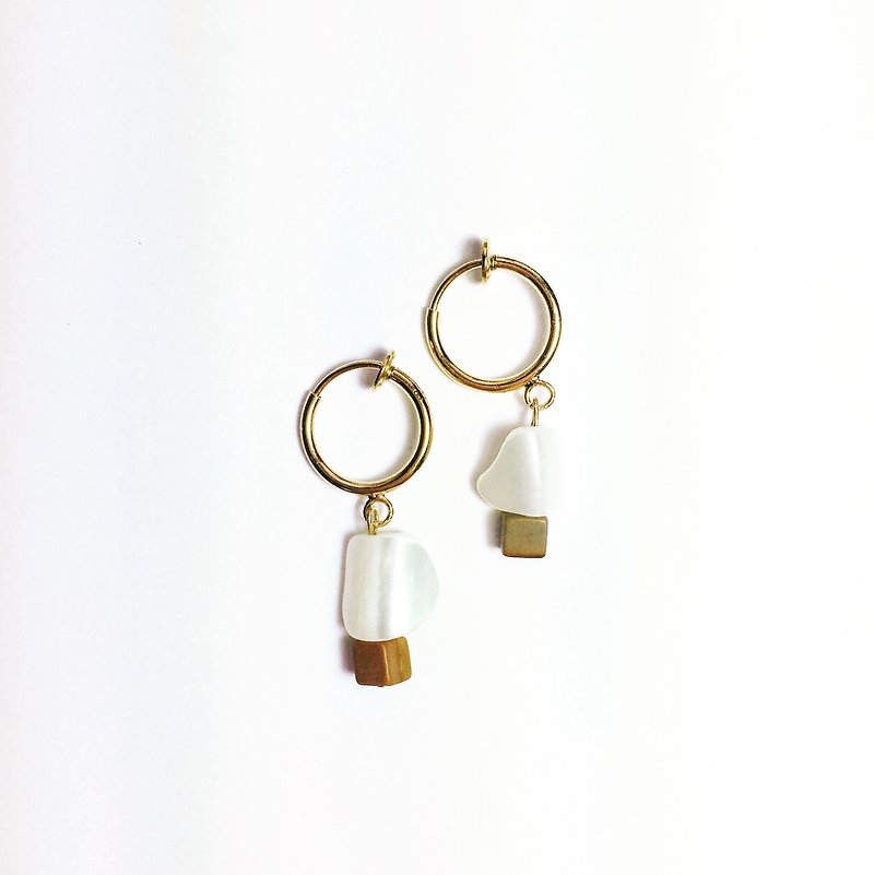Seaside castle needle holder earrings - Earrings & Clip-ons - Gemstone White