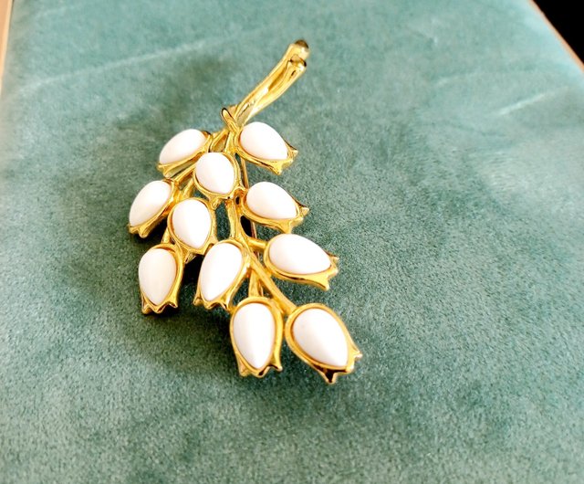 希少　トリファリ　ブローチ　ミルクガラス　エナメル　ヴィンテージ Antique ファッション 希少 トリファリ ブローチ ミルクガラス