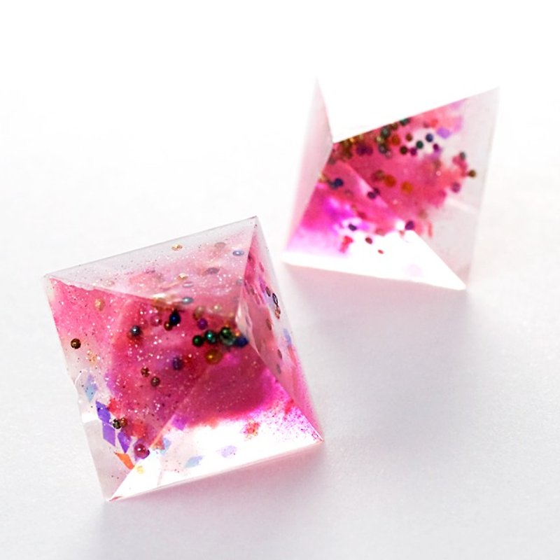 Pyramid earrings (pink and small) - ต่างหู - วัสดุอื่นๆ สึชมพู