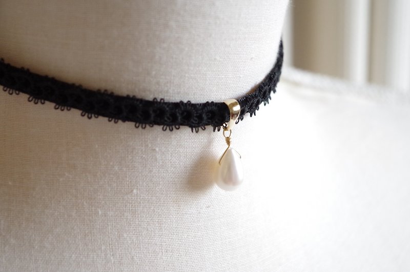 Choker drop pearl with tatting lace and velvet ribbon