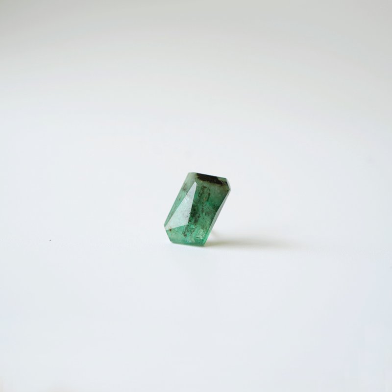 K10YG 天然石ピアス【Emerald】 - 耳環/耳夾/耳骨夾 - 其他金屬 綠色