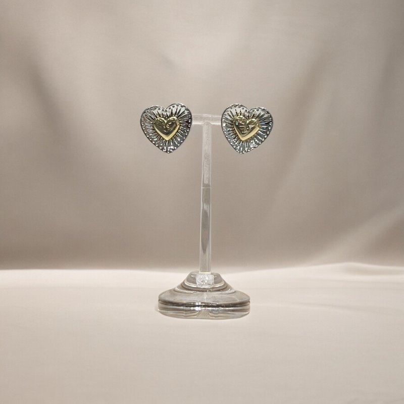 Elegant heart-shaped lace earrings - ต่างหู - โลหะ สีทอง