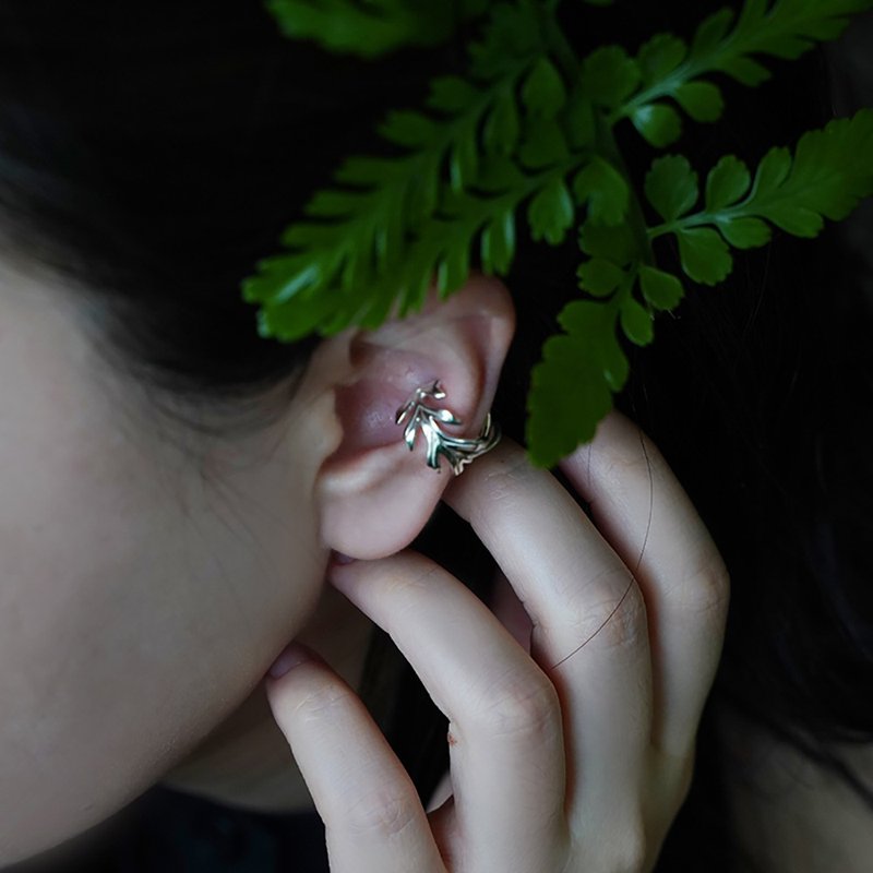 FOREST LETTER Fern Series Ear Cuff S925 Silver - ต่างหู - เงิน 