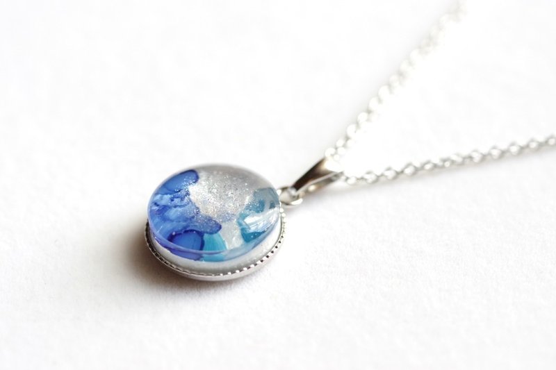 Resin Art Round Pendant - The Sound of Bubble - Necklaces - Resin Blue