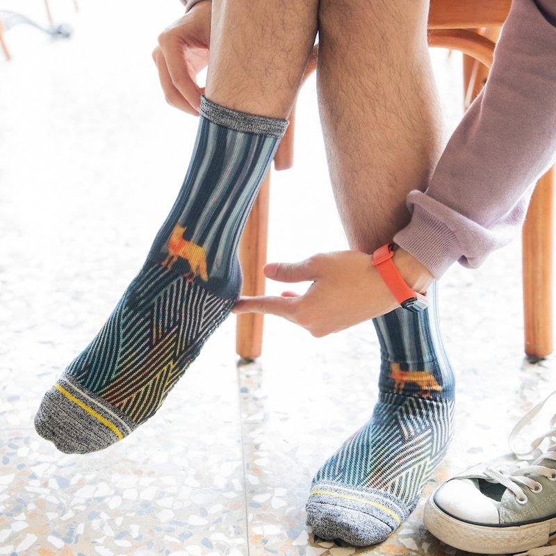 【小創襪】存在感 山系 森林 迷霧 山林 尋 登山襪 長筒襪 - 襪子 - 環保材質 銀色