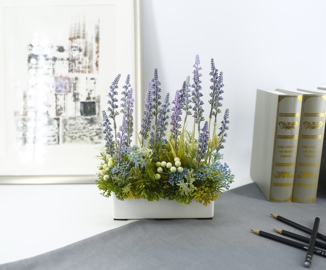 ラベンダーの香りのフラワーアレンジメント リアルな花 ギフト テーブルフラワー 枯れることはありません ショップ Hugo 観葉植物 Pinkoi