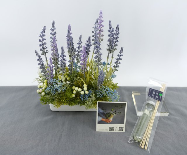 ラベンダーの香りのフラワーアレンジメント リアルな花 ギフト テーブルフラワー 枯れることはありません ショップ Hugo 観葉植物 Pinkoi