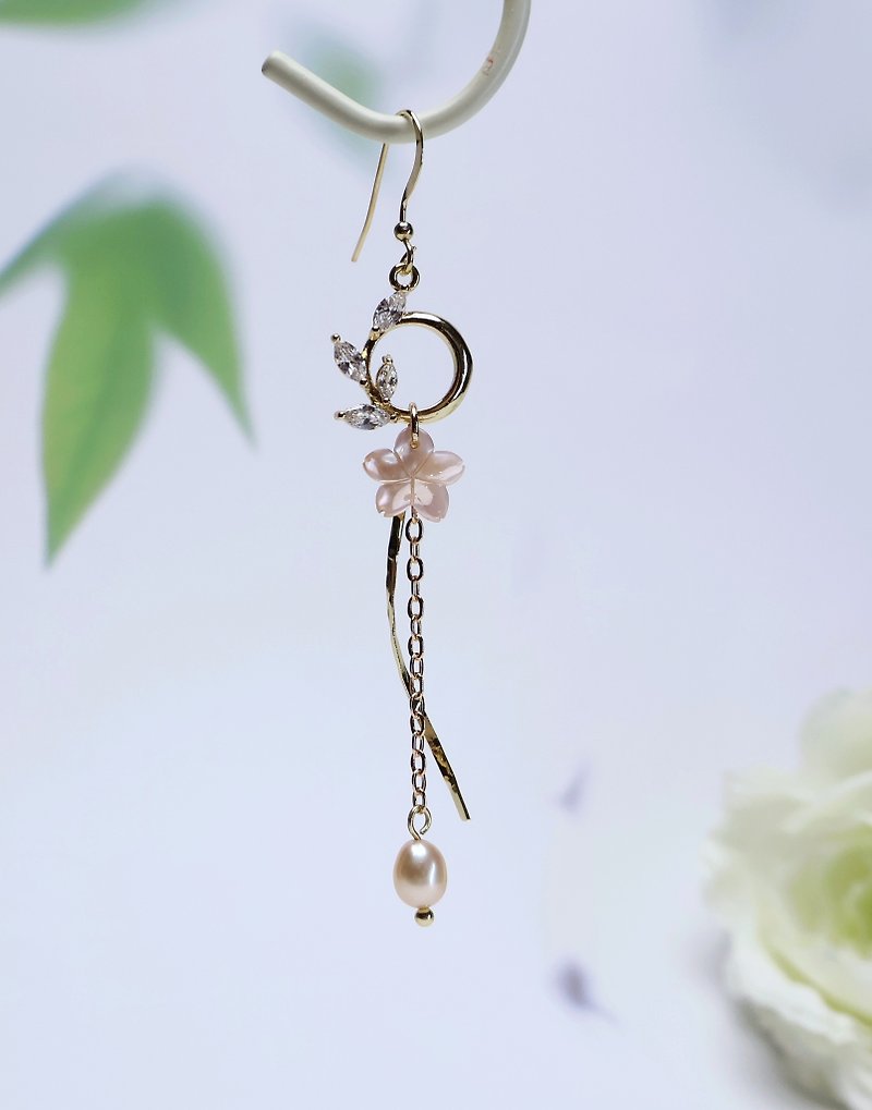 Lemon handmade zircon pink butterfly shell flower earrings/American 14K gold-fil - ต่างหู - หยก สึชมพู
