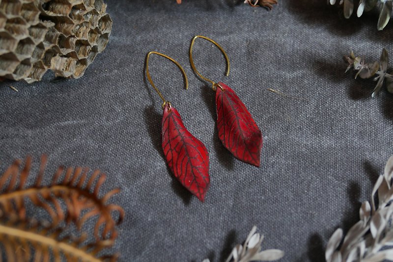 皮革植物系列 | 皮革葉子耳環 | 黃銅耳墜 | 紅|改版成長耳勾 - 耳環/耳夾 - 真皮 紅色