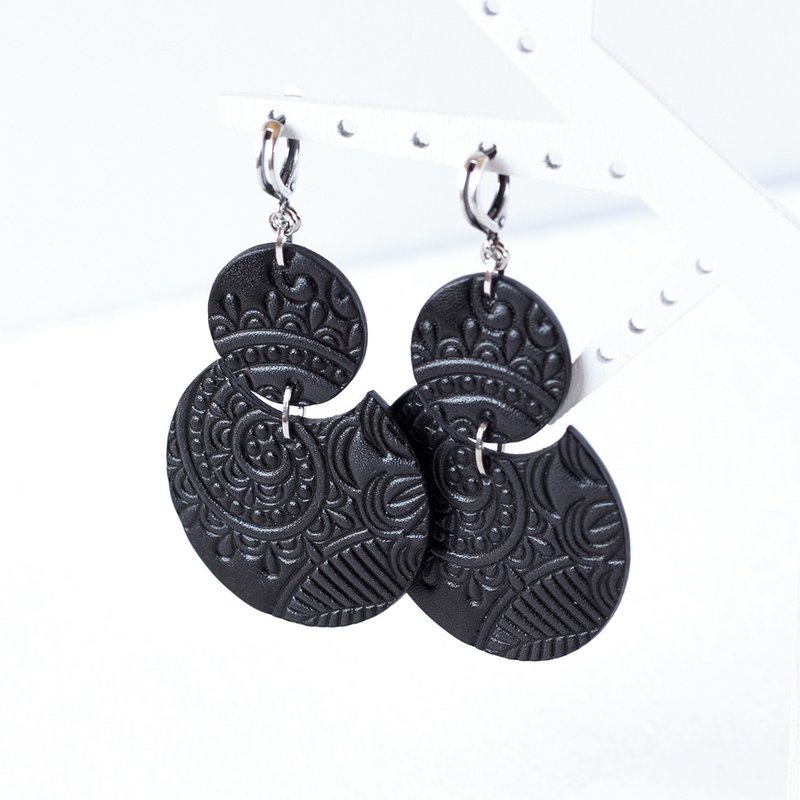 Black Gray Leather Earrings, Lightweight Earrings, Silver Brass Lever back - ต่างหู - หนังแท้ สีเขียว