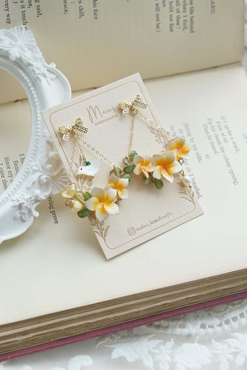 Plumeria - Handmade resin earrings ornaments Christmas and New Year gifts - ต่างหู - เรซิน สีเหลือง