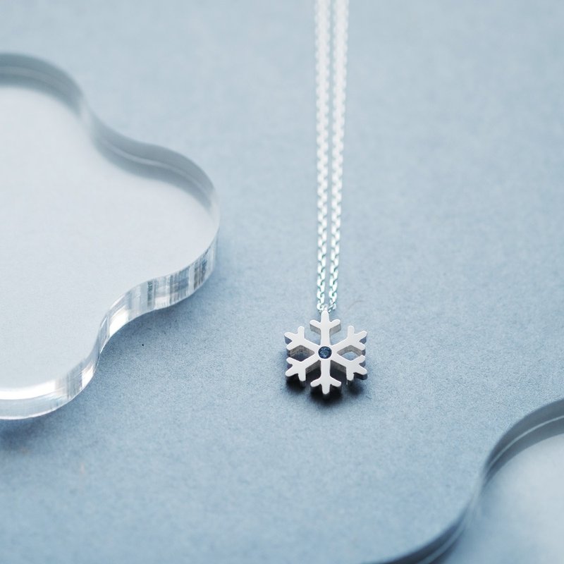 Aquamarine Minimal Snowflake Necklace Silver 925 - สร้อยคอยาว - โลหะ สีเงิน