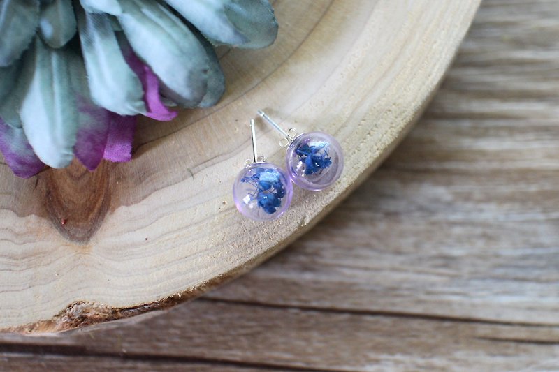 乾燥させた花青いガラス玉のイヤリングの耳のクリップ - ピアス・イヤリング - ガラス ブルー