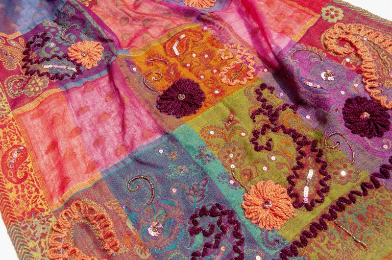 喀什米爾Cashmere/水煮羊毛披肩/針織圍巾/刺繡圍巾/羊絨披巾-花 - 圍巾/披肩 - 羊毛 多色