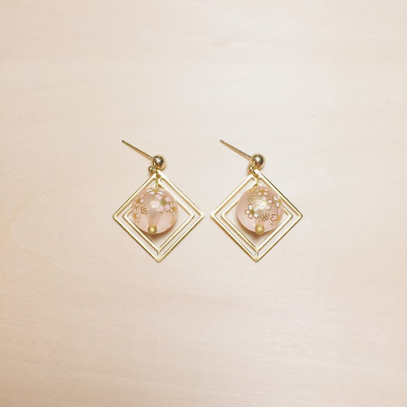 復古磨砂粉紅櫻花雙層菱形耳環 - 耳環/耳夾 - 琉璃 粉紅色