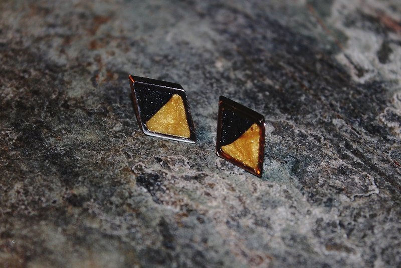 Double-sided Lawrence Soft Earrings - Sparkling Black X Texture Golden - ต่างหู - ดินเผา สีดำ