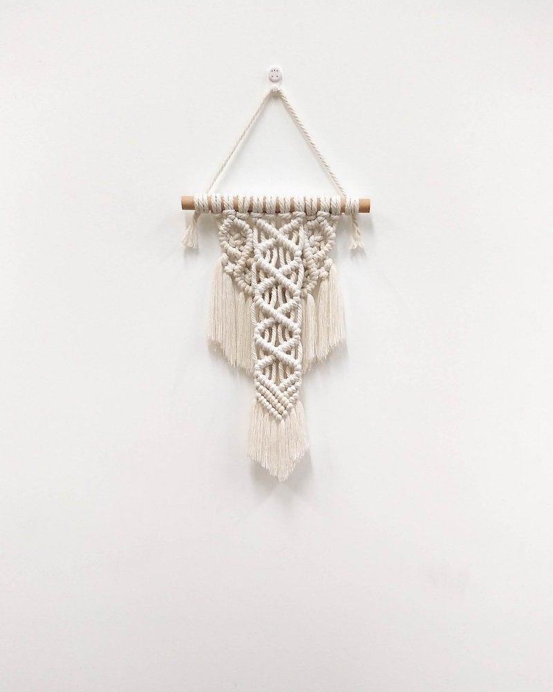 Macrame Wall Hanging Handwoven Bohemian Style Decorative Wall Hanging【Small Hanging Decoration】 - ตกแต่งผนัง - ผ้าฝ้าย/ผ้าลินิน ขาว