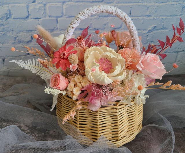 Elegant Brut Flower Cocktail Gift Basket by Pompei Baskets