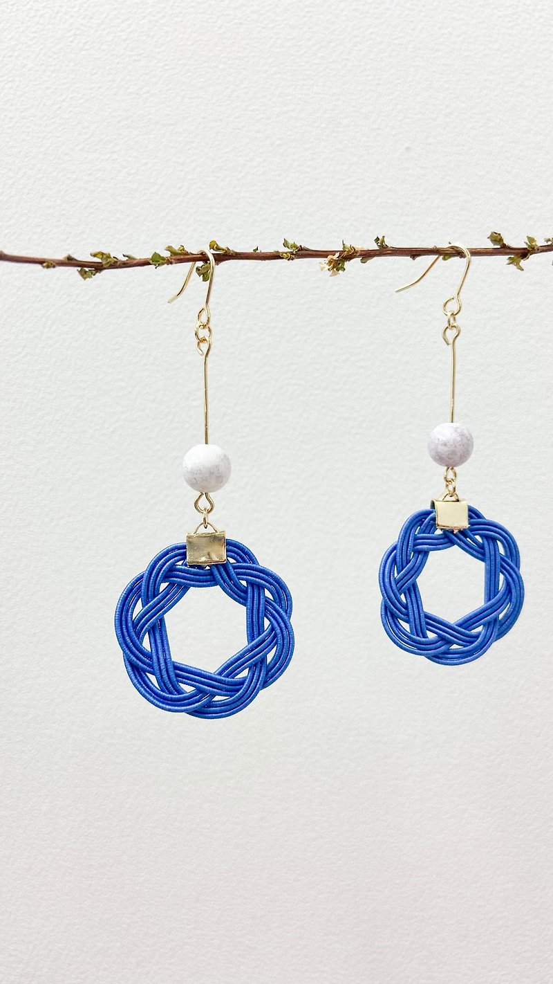 Japanese MIZUHIKI earrings - Aisheng knot earrings blue - handmade / gift - ต่างหู - กระดาษ สีน้ำเงิน