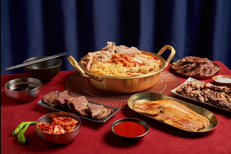 [Arrived years ago] Sinchon Standing and Full Korean Seating Group 5-7 people (Korean barbecue x kimchi pot x pig's feet) - Mixes & Ready Meals - Other Materials Red