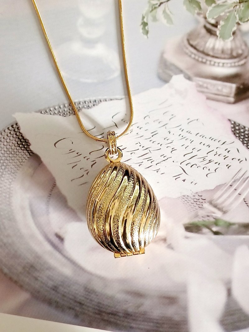 vintage jewelry AVON 古典洋蔥造型香膏盒 項鍊 - 項鍊 - 其他金屬 