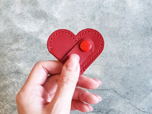 港產皮革｜Leatherism Handmade Products #成品製造 繞線器 愛心 香港製造 捲線器 港產皮革 手工 線材收納