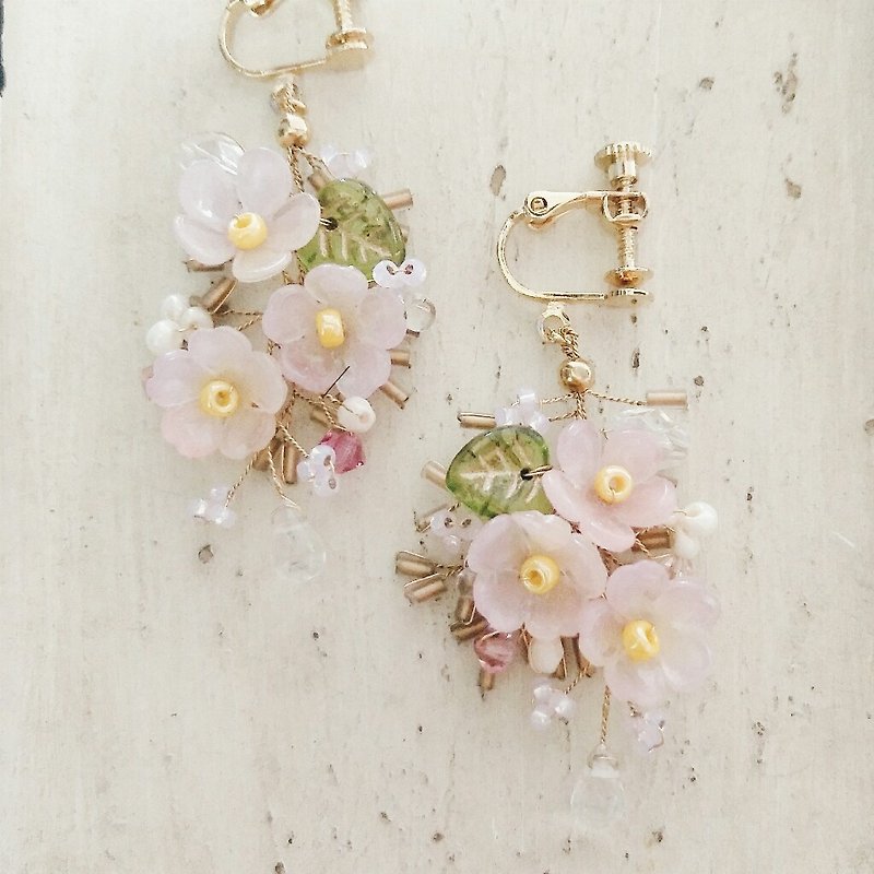 Momolico peach lily bouquet earrings three flowers can be changed - ต่างหู - วัสดุอื่นๆ สึชมพู