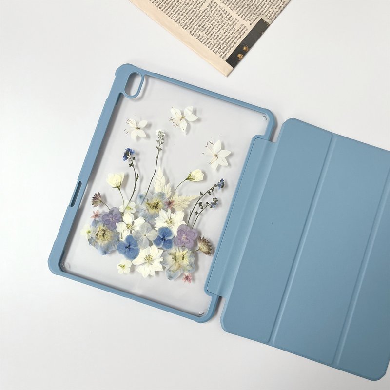 White Flower Field Handmade Pressed Flower iPad Case for New iPad Air 11in 13in - เคสแท็บเล็ต - พืช/ดอกไม้ 