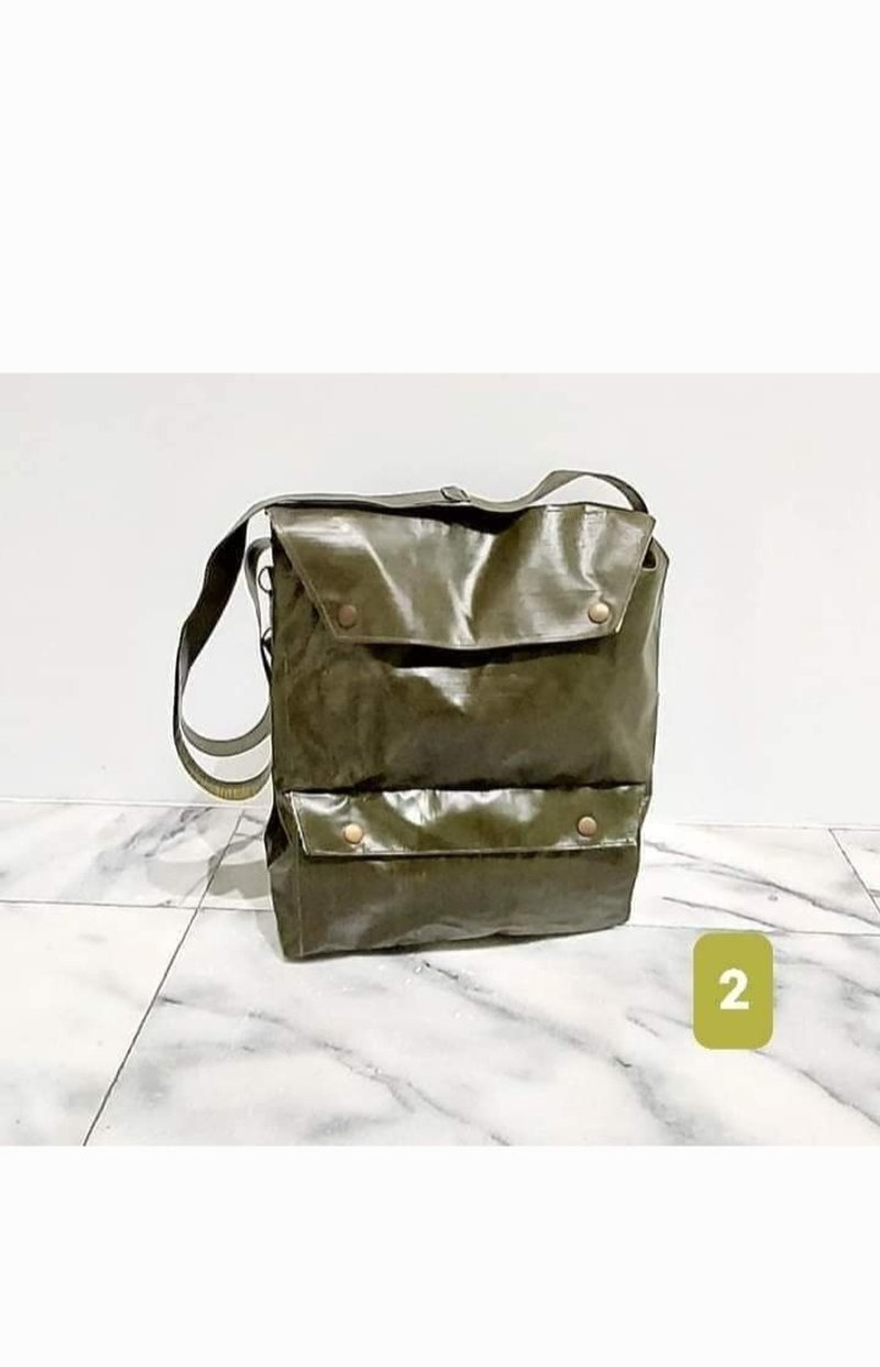 Czech military public-issue fully waterproof double-layer Bronze buckle grass green shoulder military bag camping bag camera bag - กระเป๋ากล้อง - วัสดุอื่นๆ 