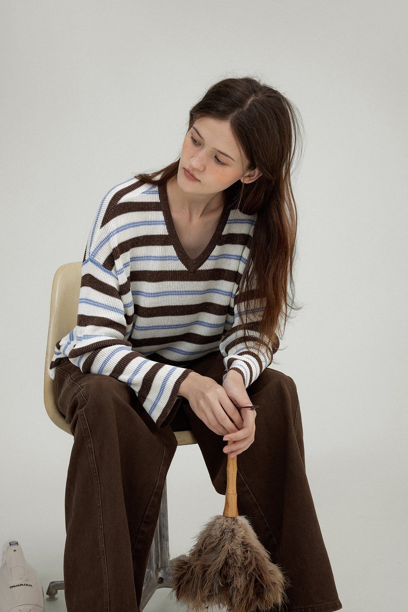 A Cozy Autumn V-Neck Knit Top in Linen-Tencel Blend - Women's Tops - Other Materials Multicolor