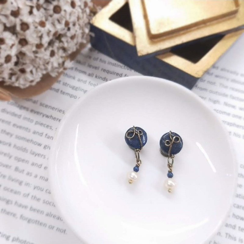 earring. Lapis Lazuli*Pearl Clip Earrings - ต่างหู - ไข่มุก สีน้ำเงิน
