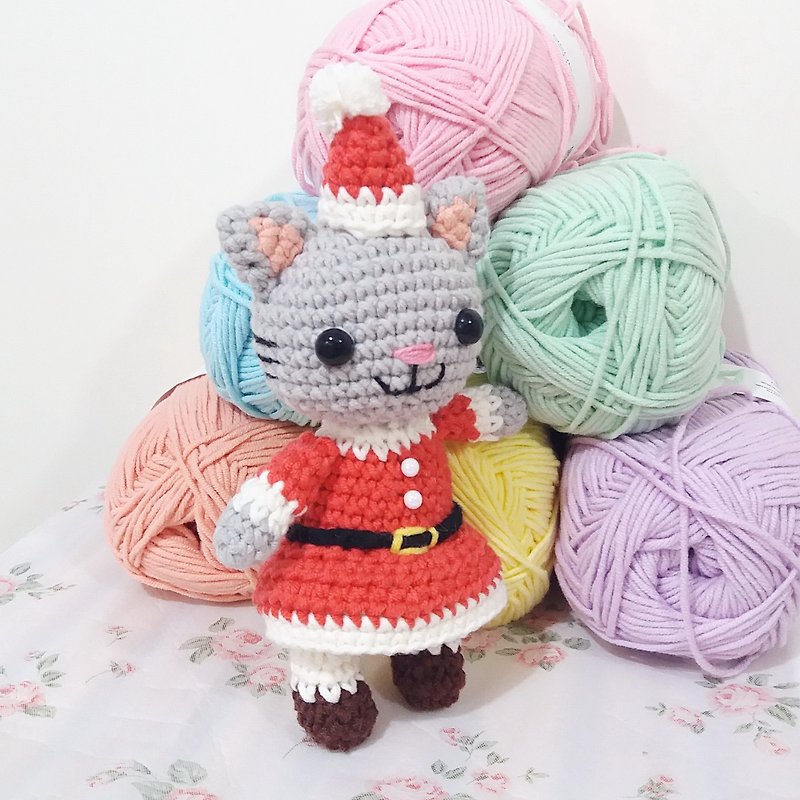 Christmas Cat Lady Ms. Santa Cat Hand Crocheted - ตุ๊กตา - ผ้าฝ้าย/ผ้าลินิน หลากหลายสี