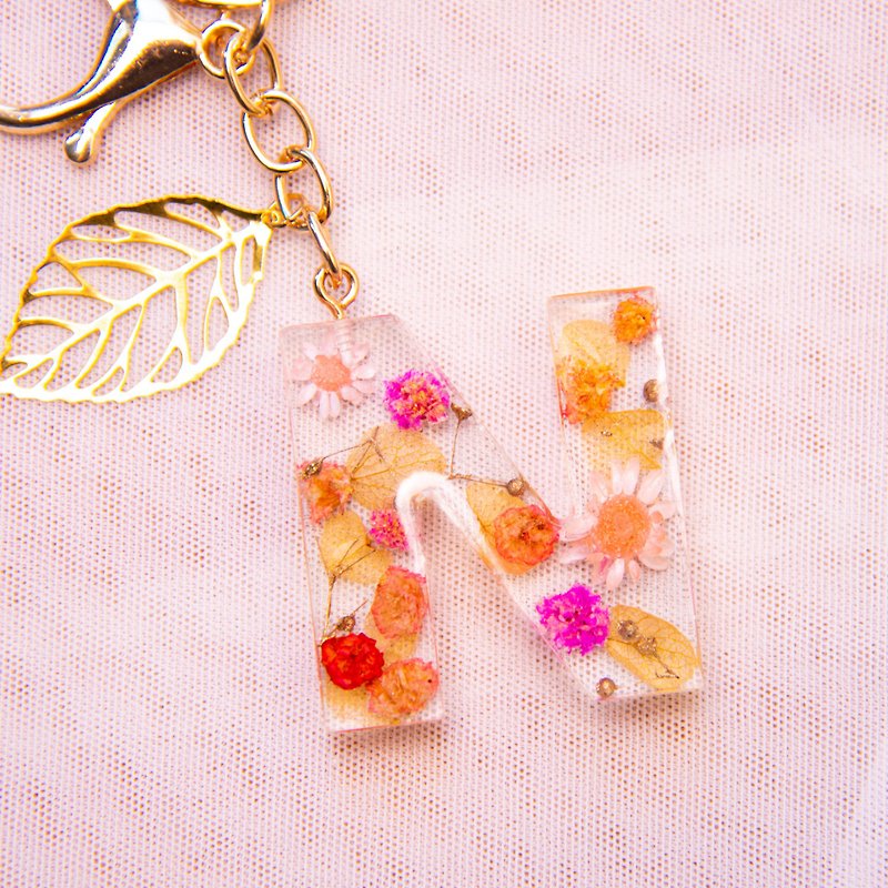 Gift box included [Clear] red preserved flower dried flower letter keychain/Mother’s Day gift - ที่ห้อยกุญแจ - เรซิน สีแดง