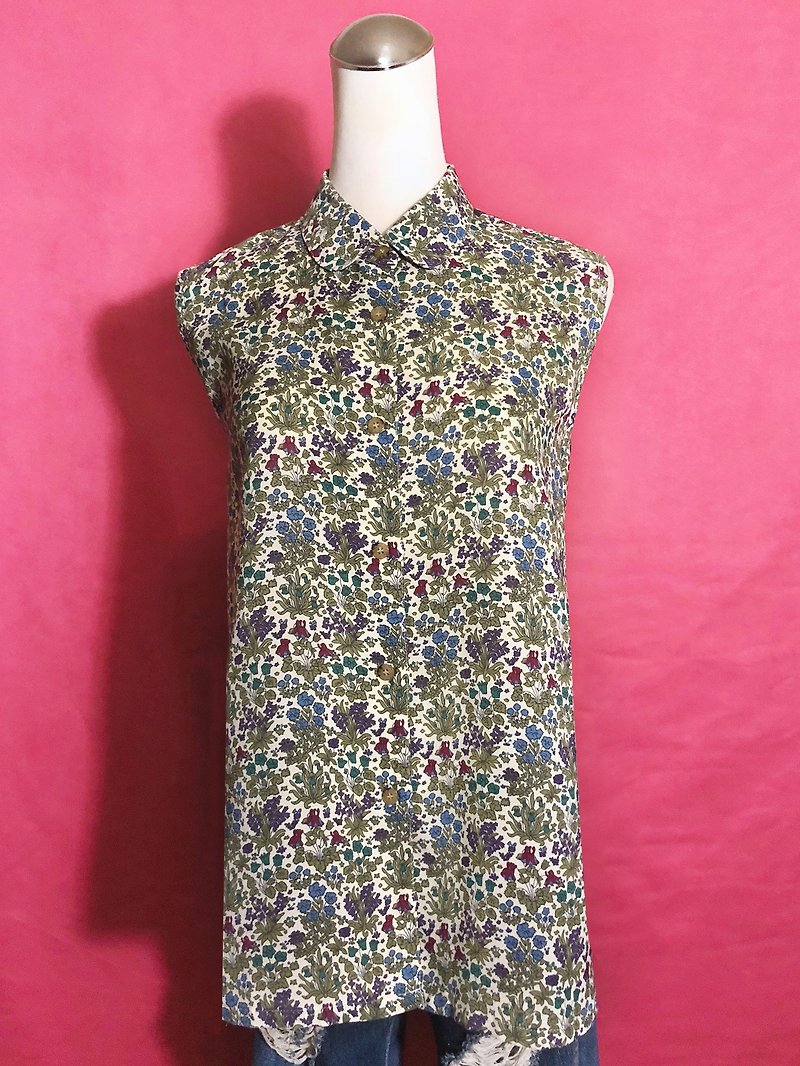 Round neck flower sleeveless vintage shirt / brought back to VINTAGE abroad - เสื้อเชิ้ตผู้หญิง - เส้นใยสังเคราะห์ หลากหลายสี