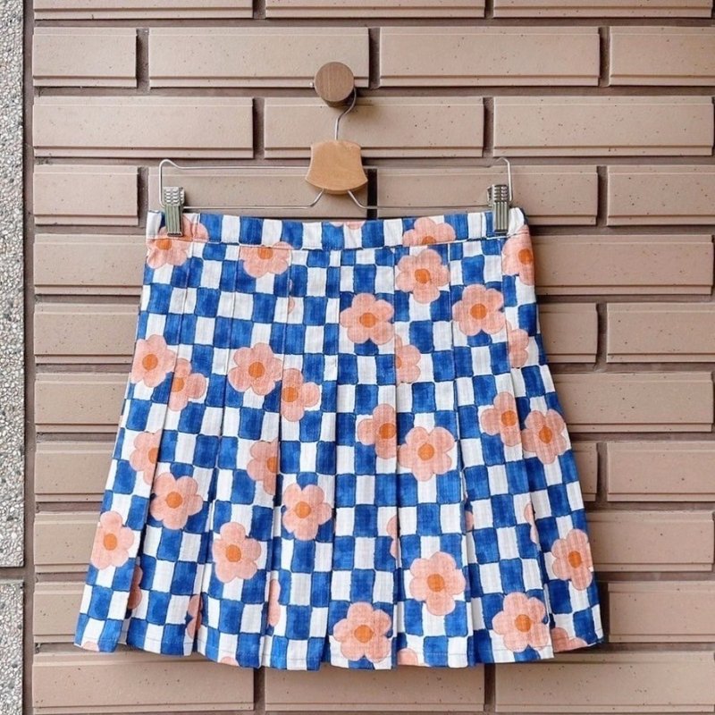 Japanese style small flower dark blue - Tokyo walking pleated skirt - Skirts - Cotton & Hemp Multicolor